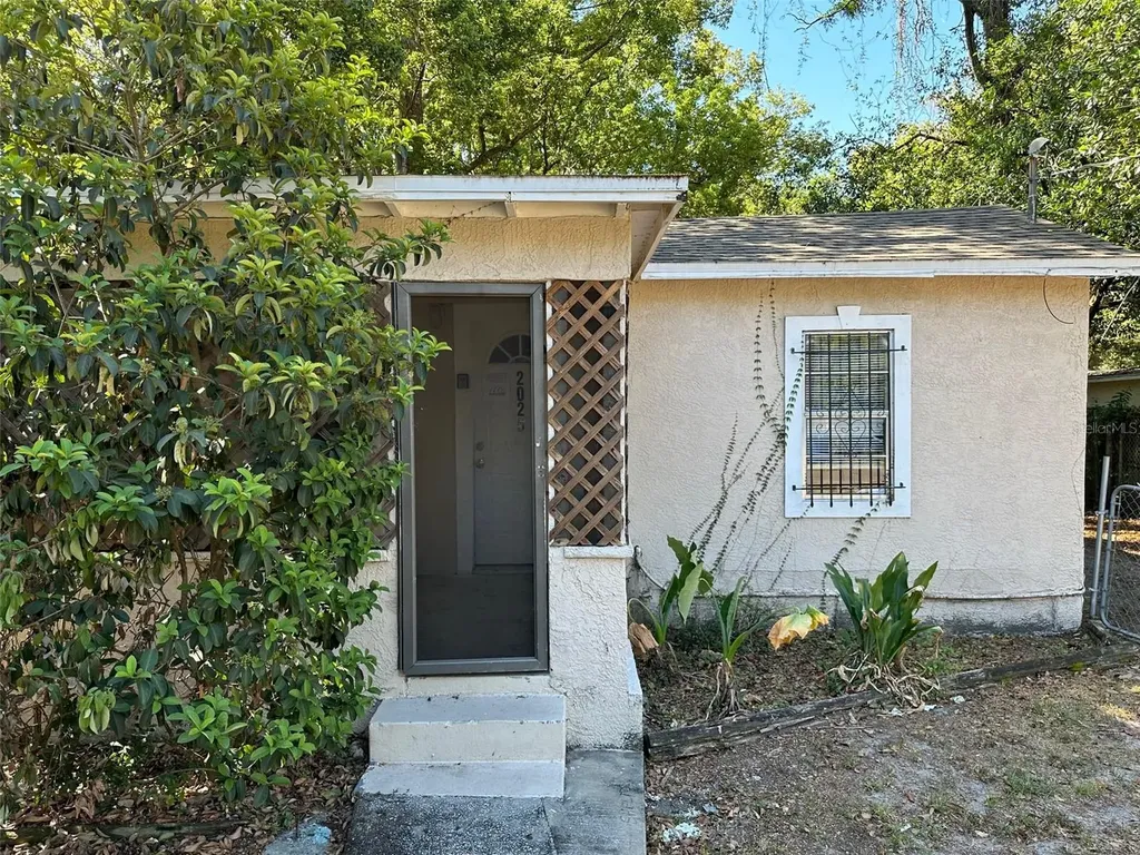 2025 E New Orleans Avenue Tampa FL 33610