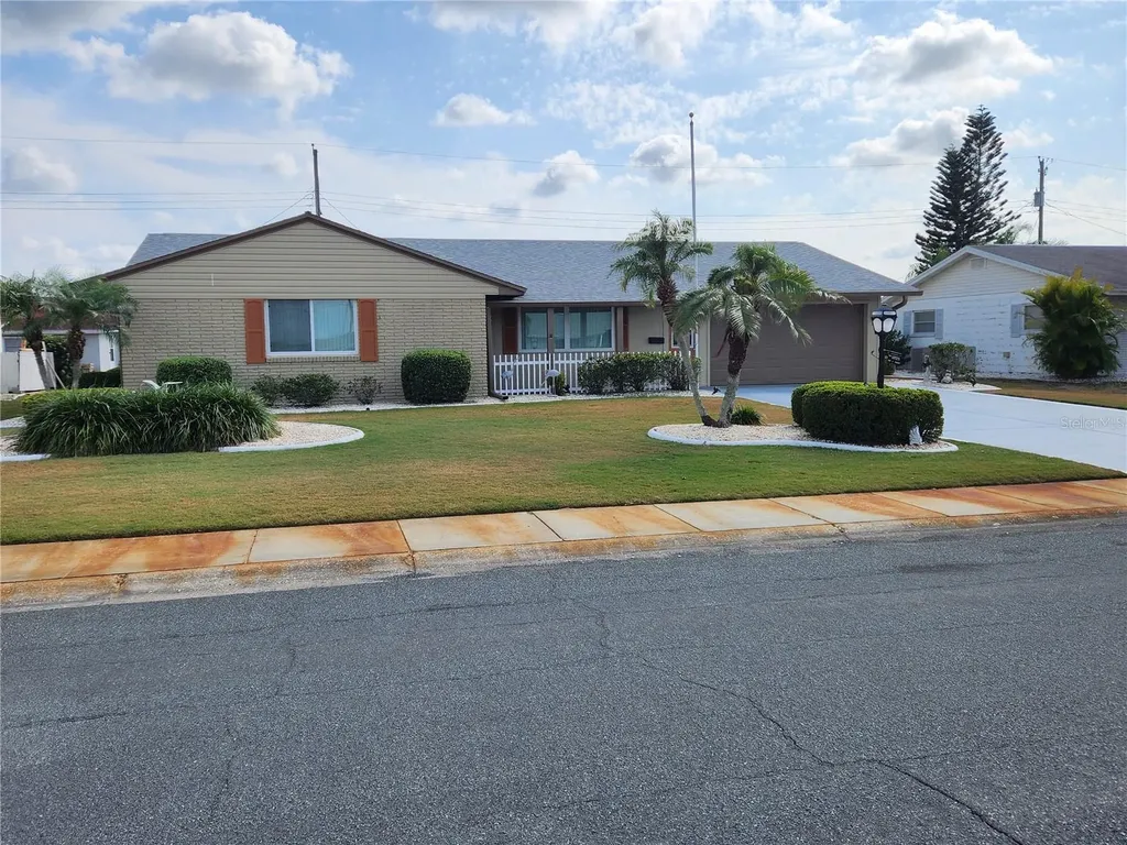1512 Arrowhead Drive Sun City Center FL 33573