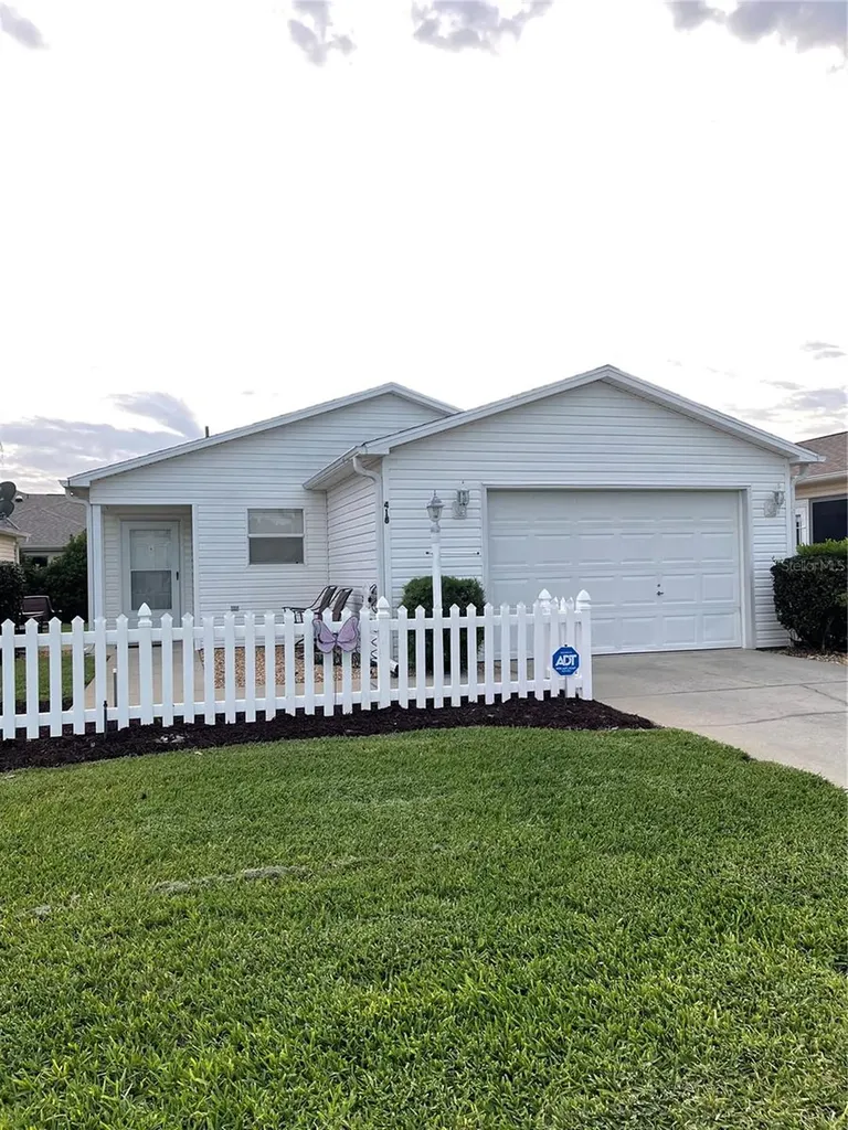 418 Hildalgo Drive Lady Lake FL 32159