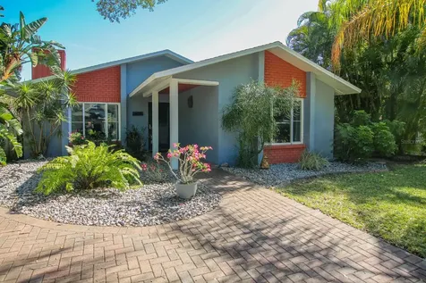 2709 2nd Avenue W Bradenton FL 34205