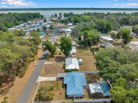 1161 Cr 463 Lake Panasoffkee FL 33538