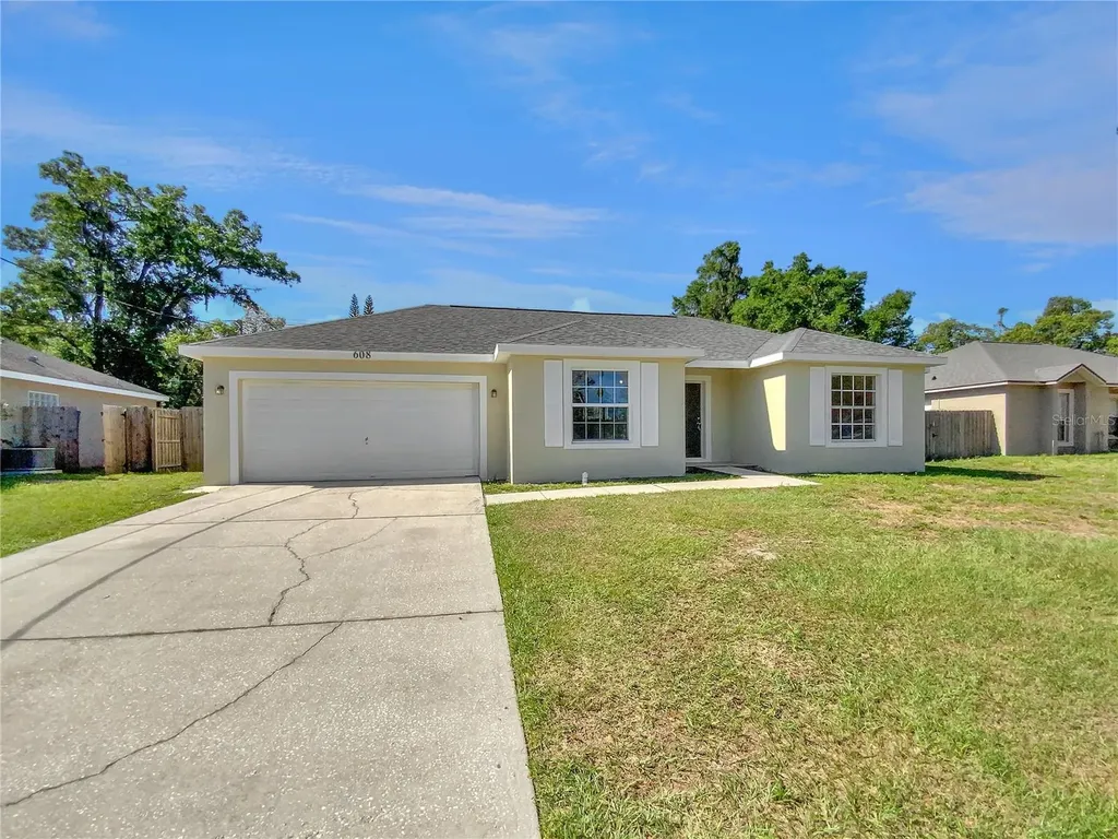 608 E 1st Street Apopka FL 32703