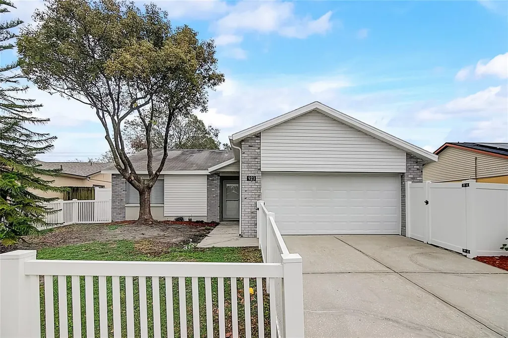 923 Axlewood Circle Brandon FL 33511