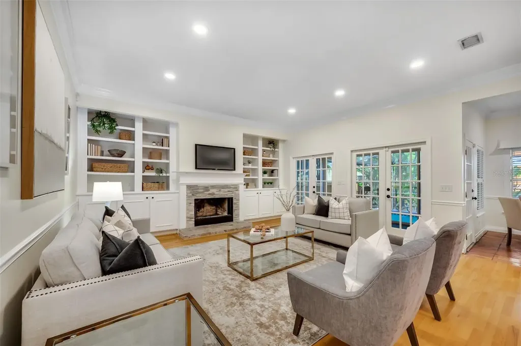 5218 S Jules Verne Court Tampa FL 33611