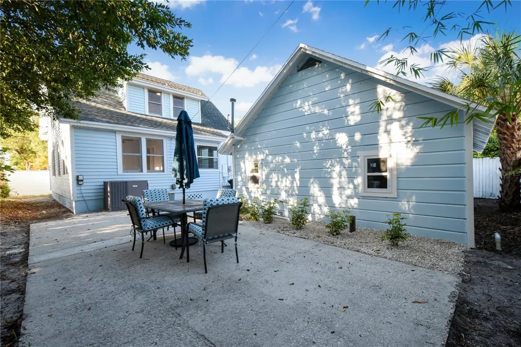 3743 28th Avenue S St Petersburg FL 33711