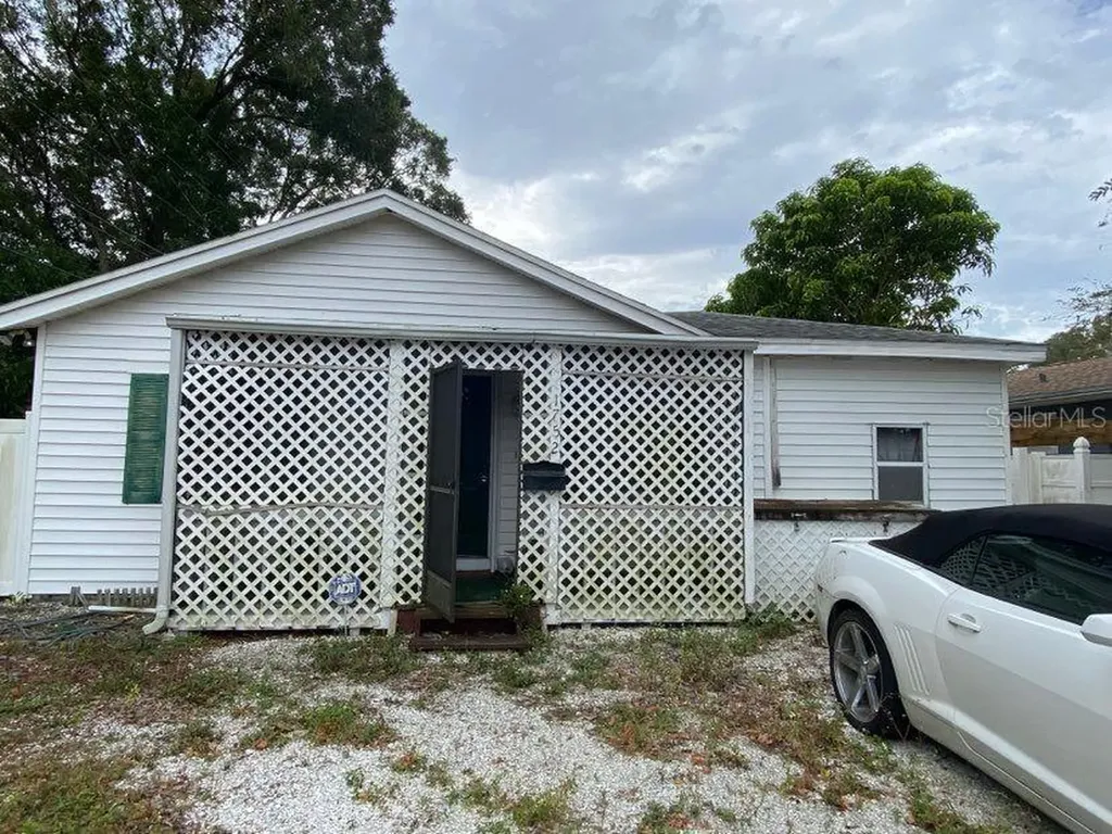 1752 32nd Avenue N St Petersburg FL 33713