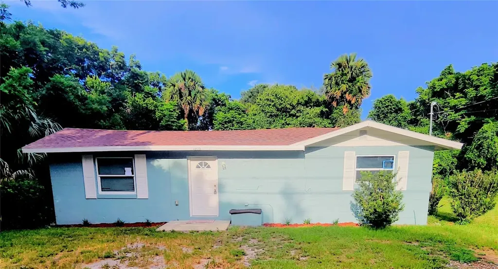 1105 S Delaware Avenue Deland FL 32720