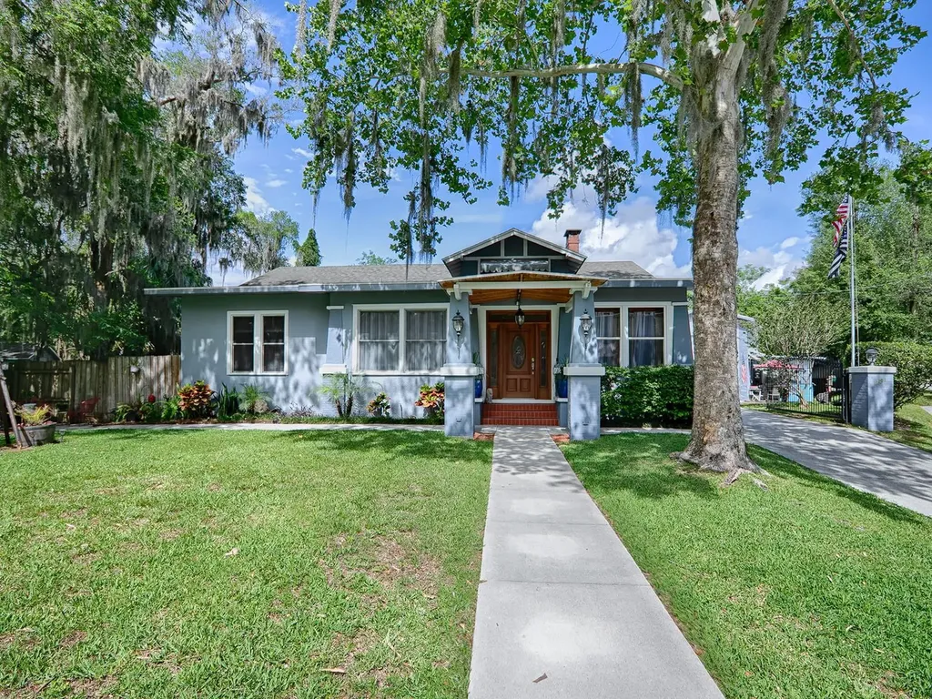 1209 Sunshine Avenue Leesburg FL 34748