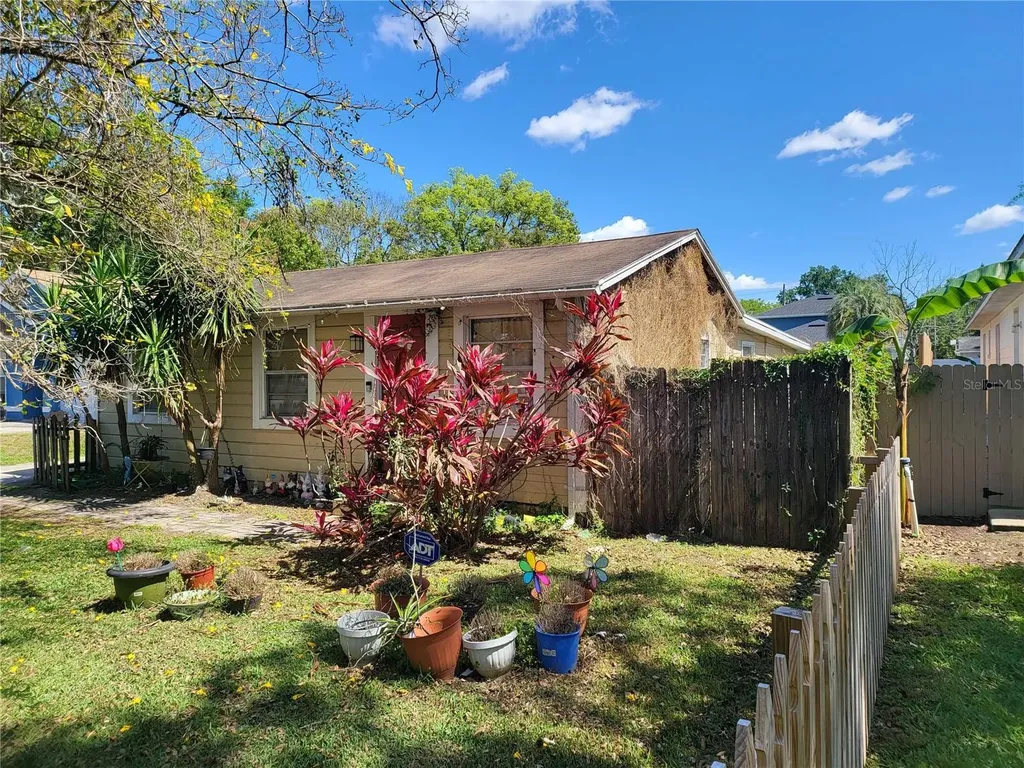 2427 S Brown Avenue Orlando FL 32806