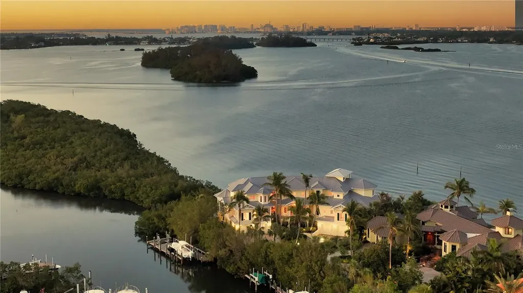 1250 Hidden Harbor Way Sarasota FL 34242