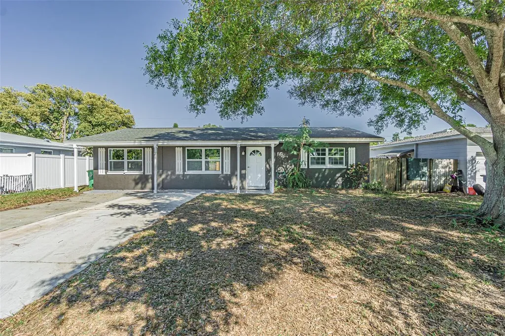 1605 Country Lane W Clearwater FL 33759