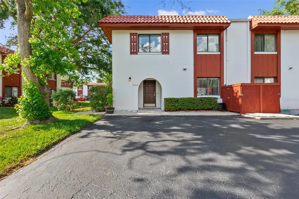 2044 Oak Meadow Circle South Daytona FL 32119