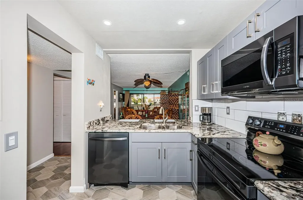 6281 Bahia Del Mar Boulevard St Petersburg FL 33715