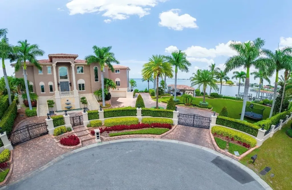 5138 W Longfellow Avenue Tampa FL 33629