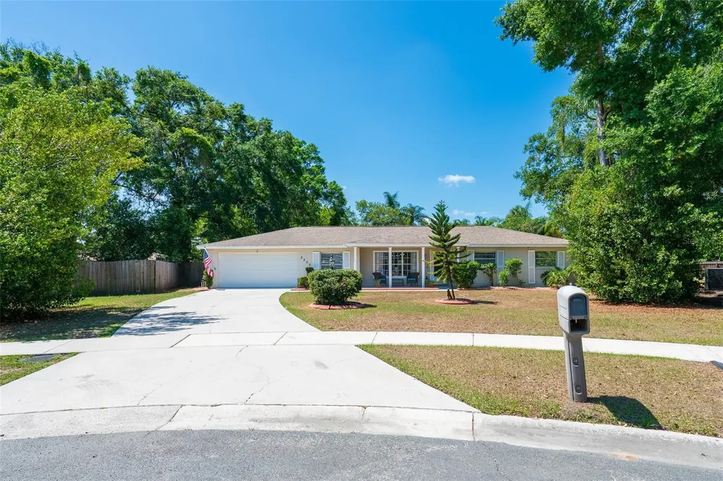 2205 Sunnybank Court Valrico FL 33594