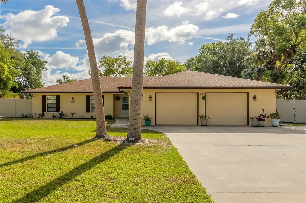 1539 Center Street Deland FL 32720