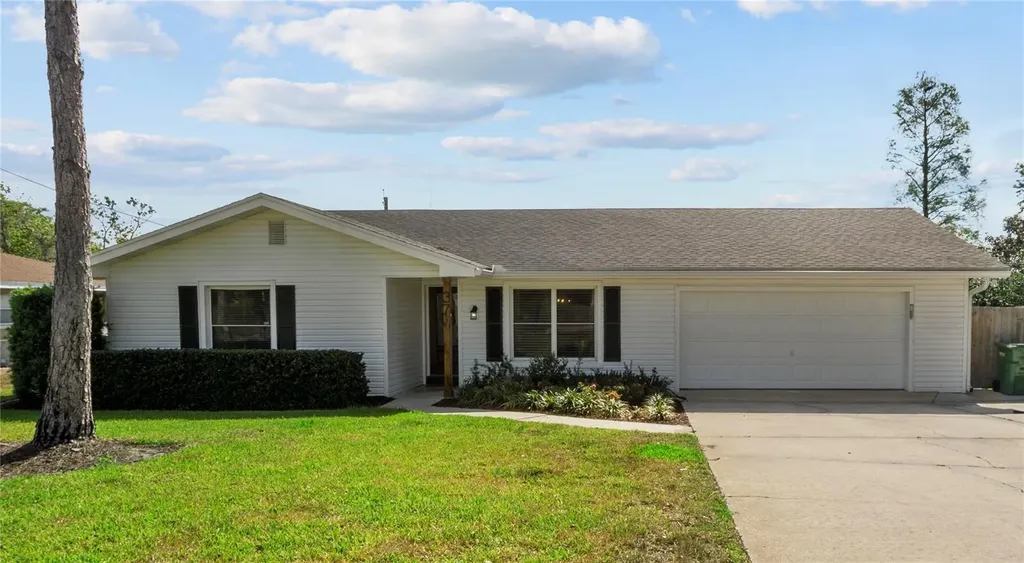 37 Lake Link Circle SE Winter Haven FL 33884
