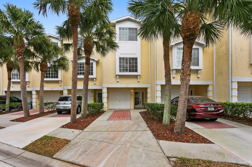 125 Brent Circle Oldsmar FL 34677