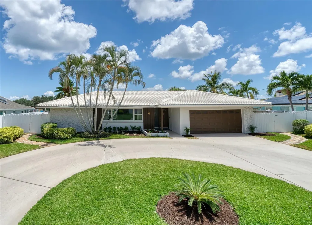 1046 44th Avenue NE St Petersburg FL 33703