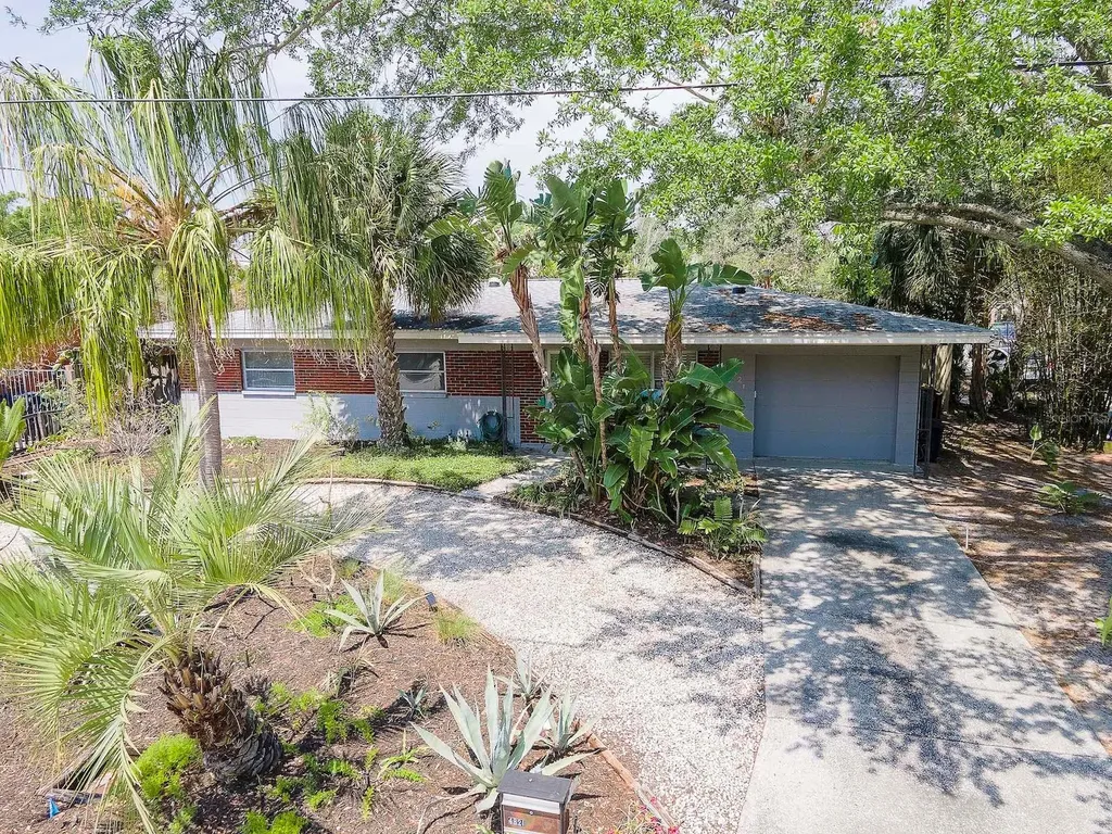 4821 W Bay Court Avenue Tampa FL 33611