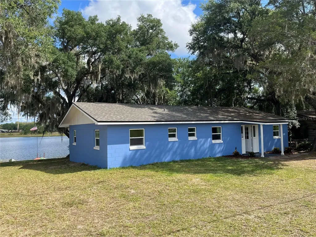 17011 SE 71st Street Ocklawaha FL 32179