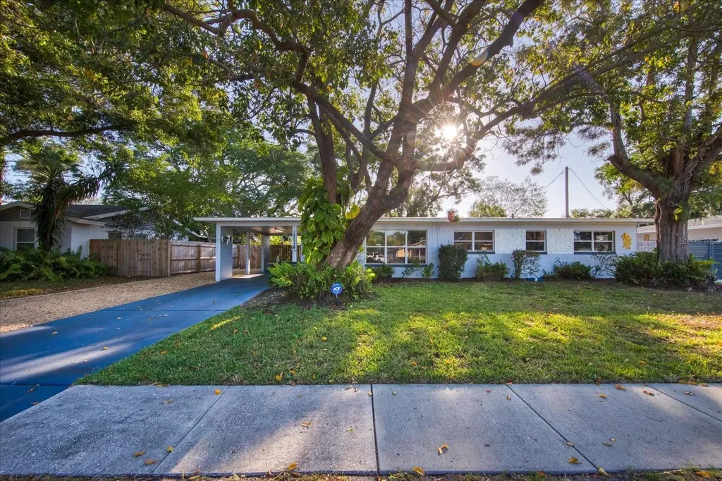 15573 Newport Road Clearwater FL 33764