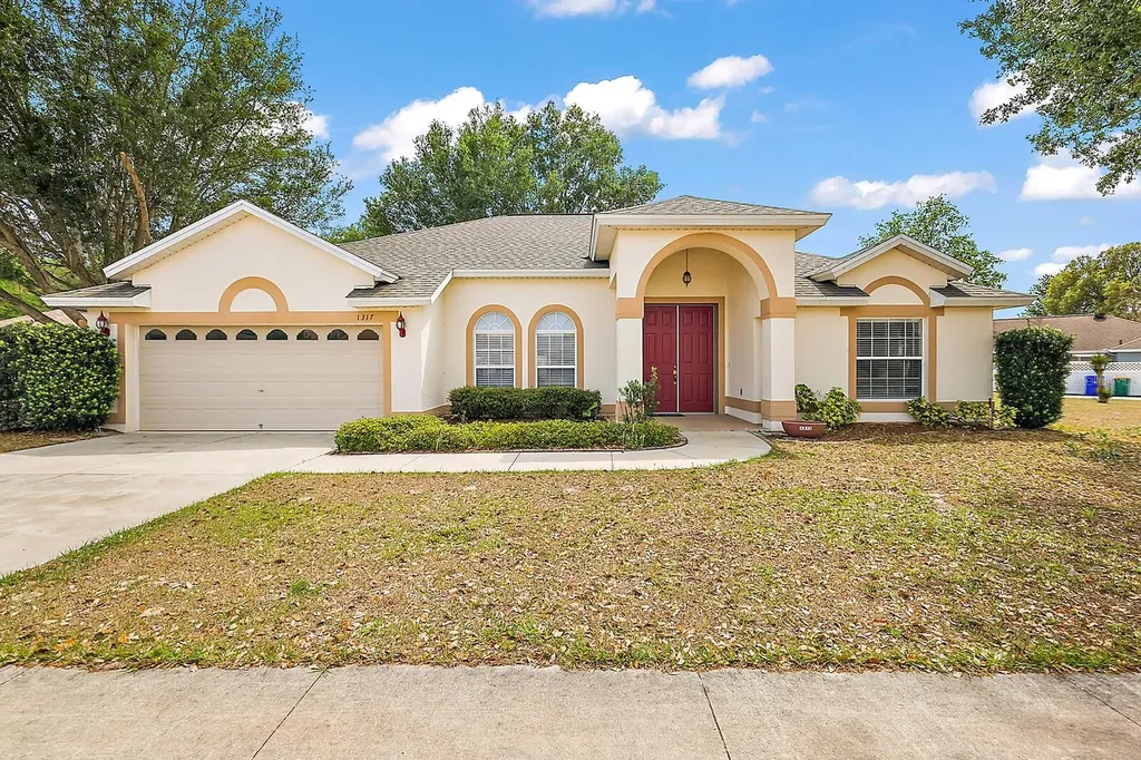 1317 Lake Idamere Boulevard Tavares FL 32778