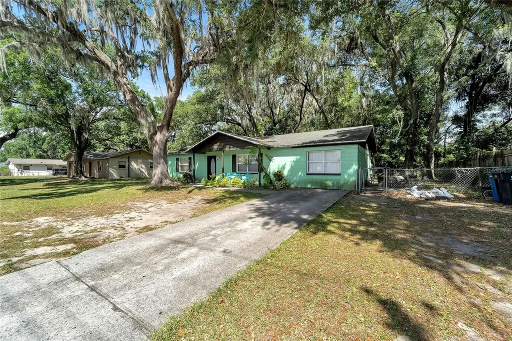 2204 Oakview Lane Plant City FL 33566
