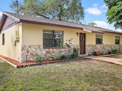 7944 48th Avenue N St Petersburg FL 33709