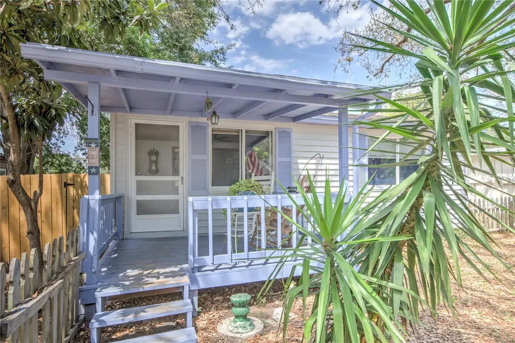 3149 69th Avenue N St Petersburg FL 33702