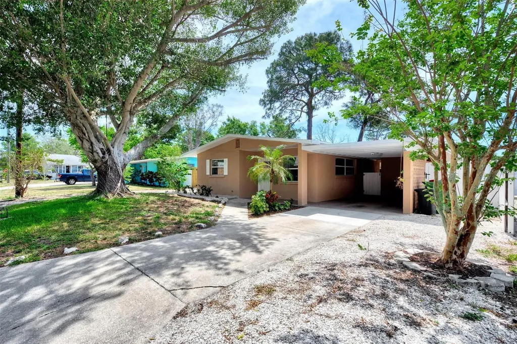 1615 15th Avenue W Bradenton FL 34205