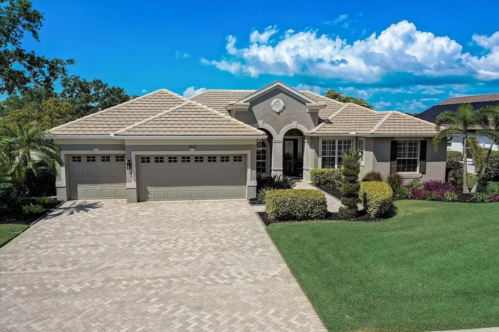 4945 Sabal Lake Circle Sarasota FL 34238