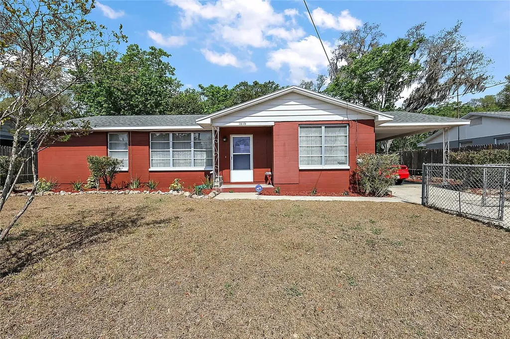 1616 Crest Avenue Leesburg FL 34748