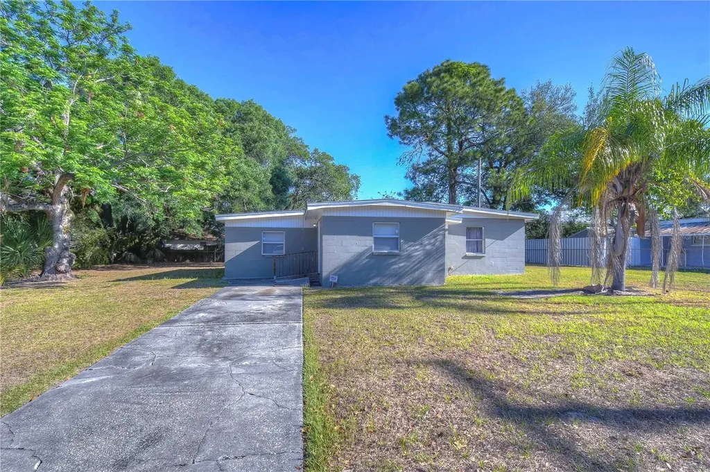 7702 Coral Vine Lane Tampa FL 33619