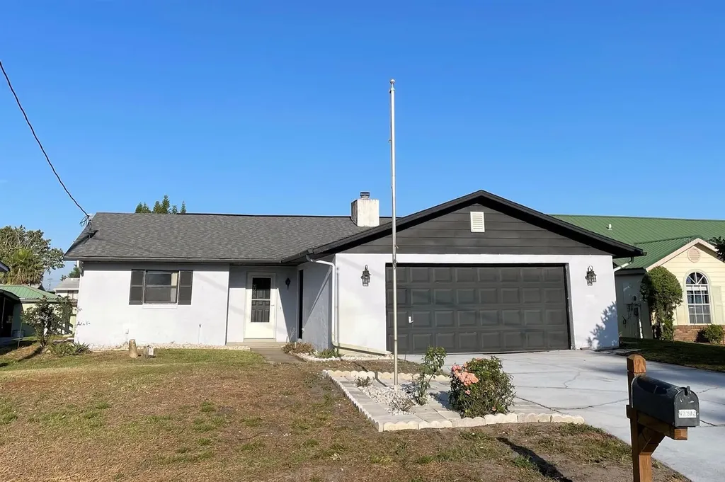 26619 Cayman Drive Tavares FL 32778