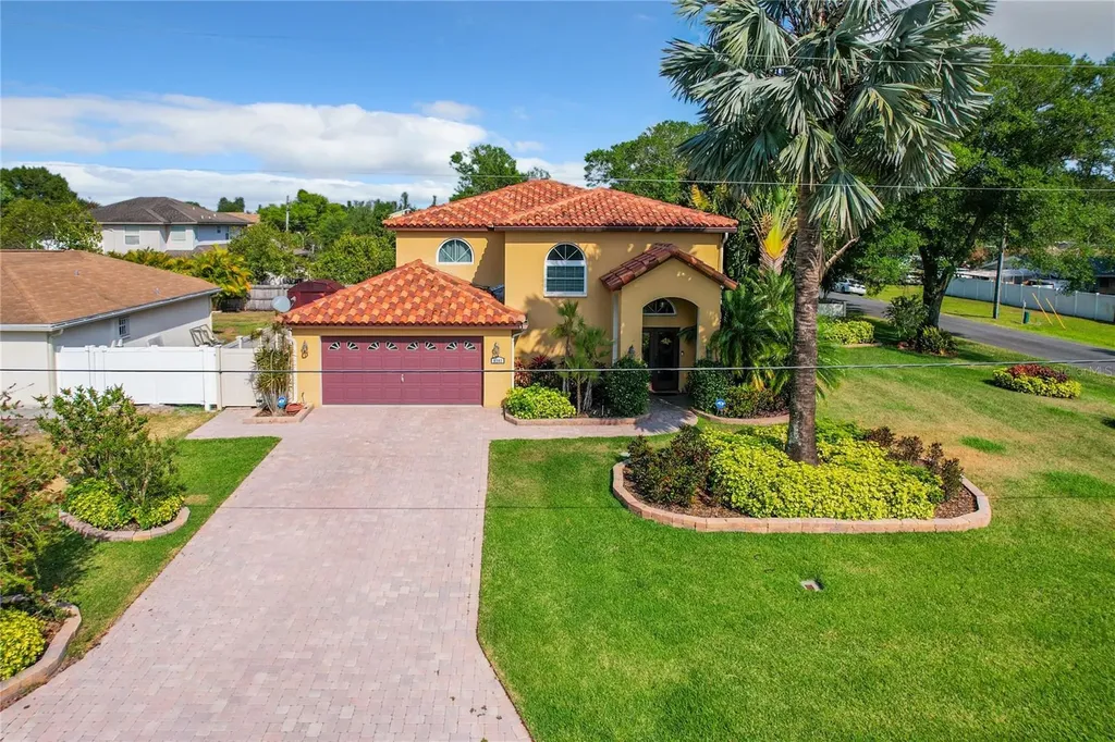 8203 N Lois Avenue Tampa FL 33614