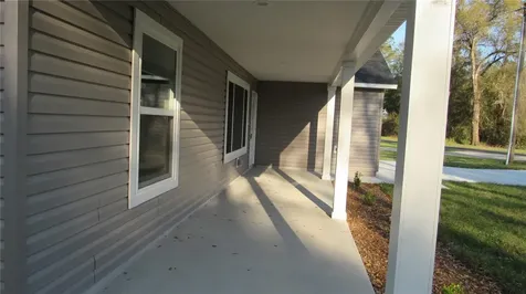 42 Fisher Pass Ocklawaha FL 32179