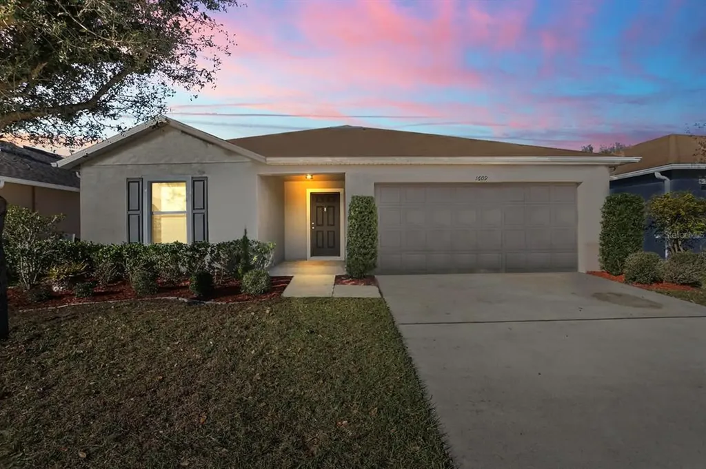 1609 Strathmore Circle Mount Dora FL 32757