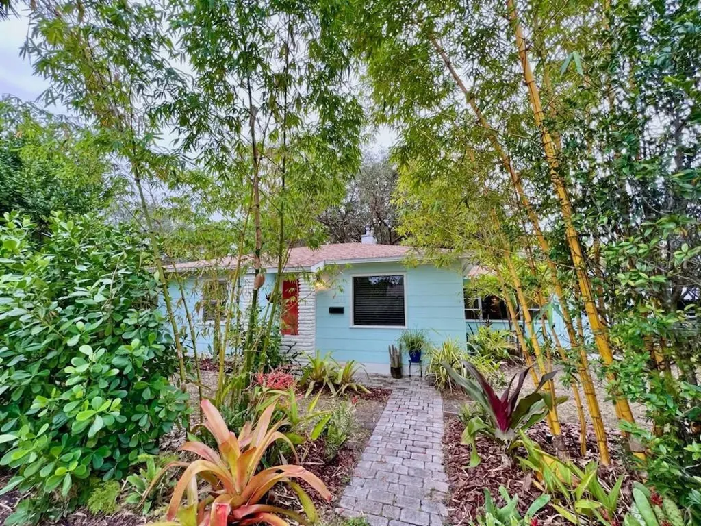1246 37th Avenue N St Petersburg FL 33704