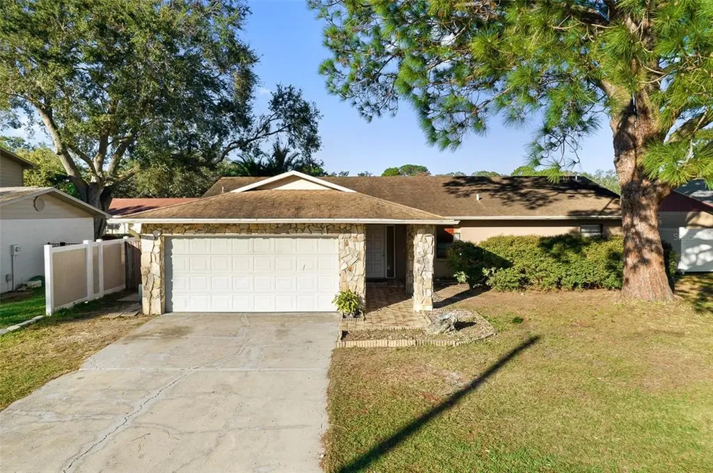 7904 Singing Court Place Tampa FL 33615
