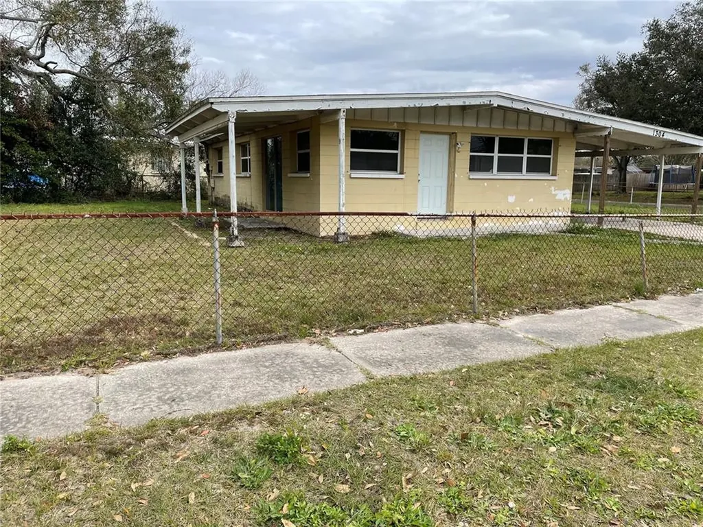 1304 Warrington Way Tampa FL 33619