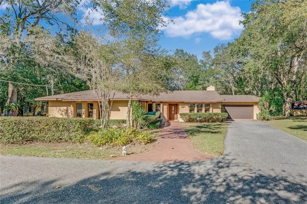 2505 Lake Griffin Road Lady Lake FL 32159