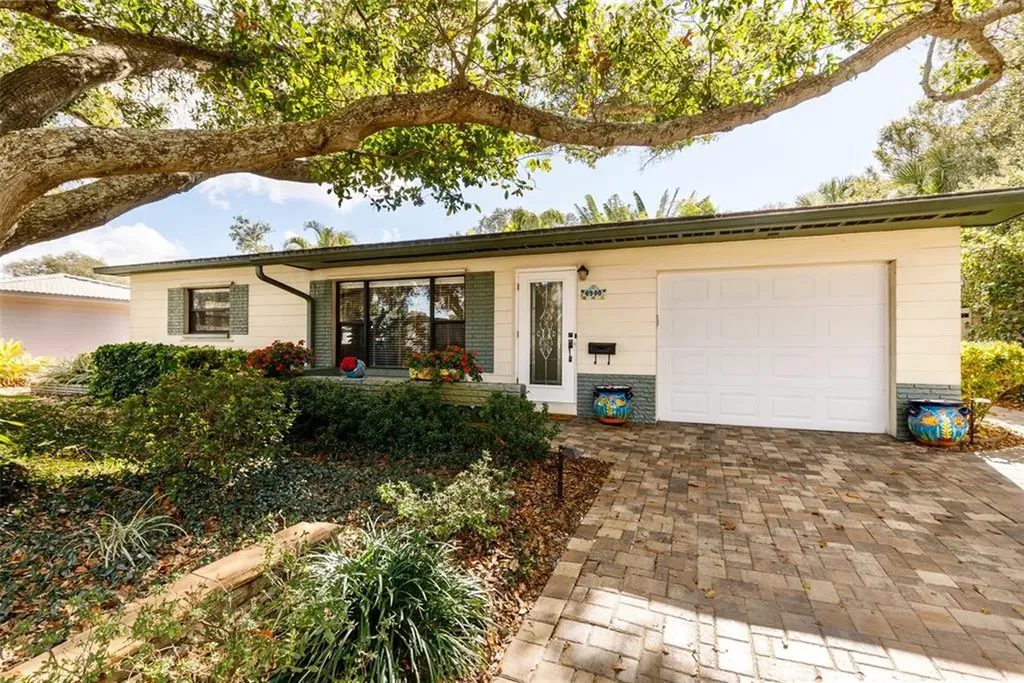 6900 29th Terrace N St Petersburg FL 33710