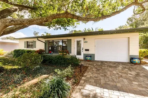 6900 29th Terrace N St Petersburg FL 33710