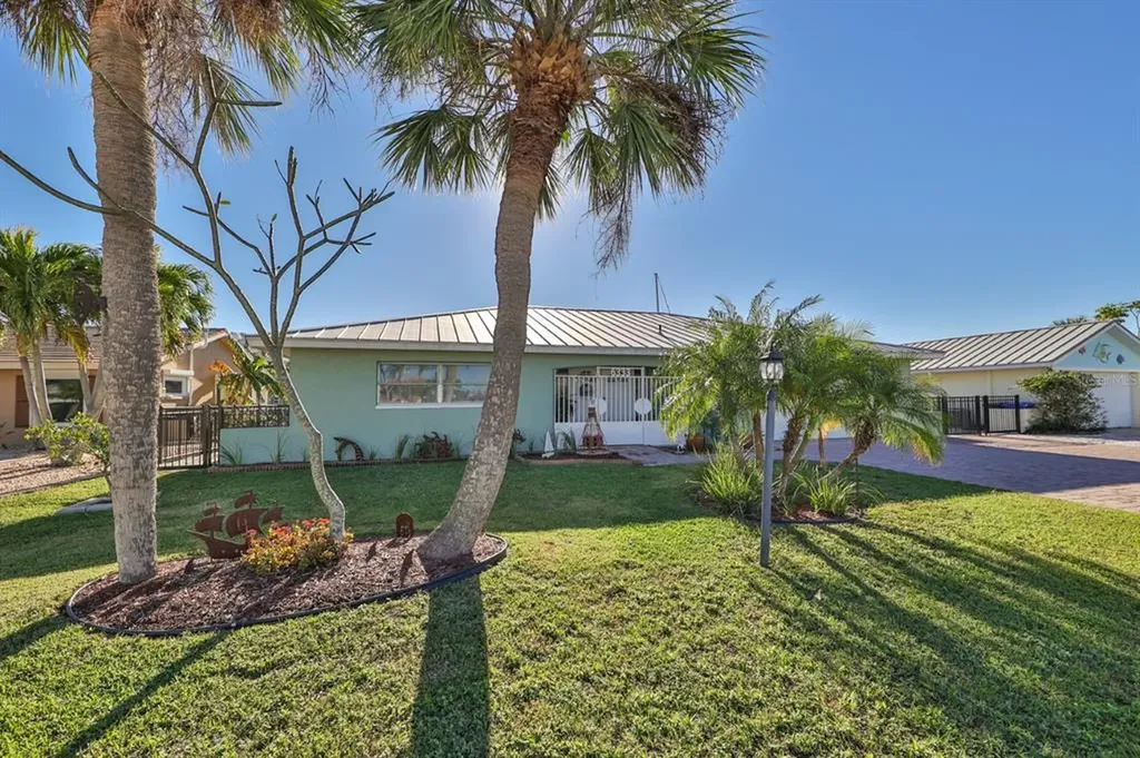 6333 Cottonwood Lane Apollo Beach FL 33572