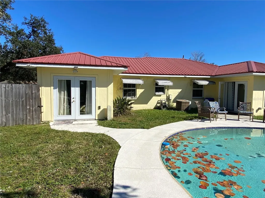 910 Lake Avenue Edgewater FL 32132