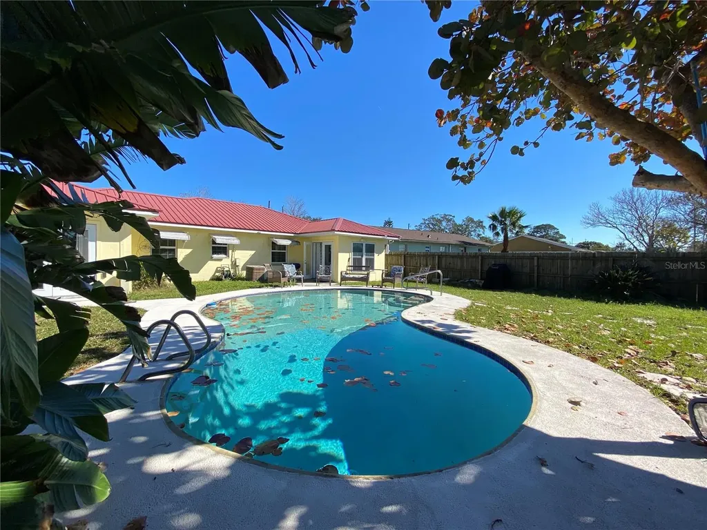 910 Lake Avenue Edgewater FL 32132