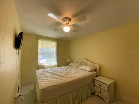 910 Lake Avenue Edgewater FL 32132
