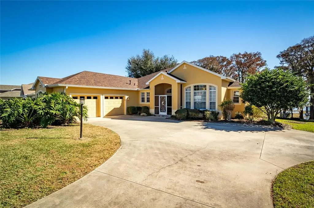 6336 Sailboat Avenue Tavares FL 32778