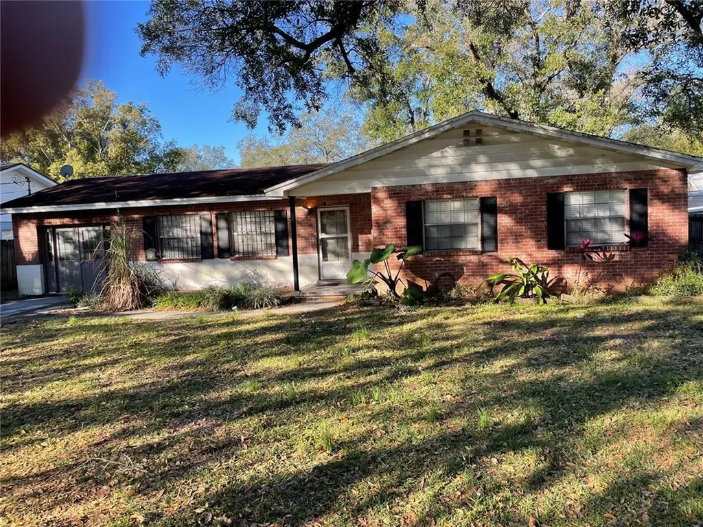 11708 Country Club Place Tampa FL 33612